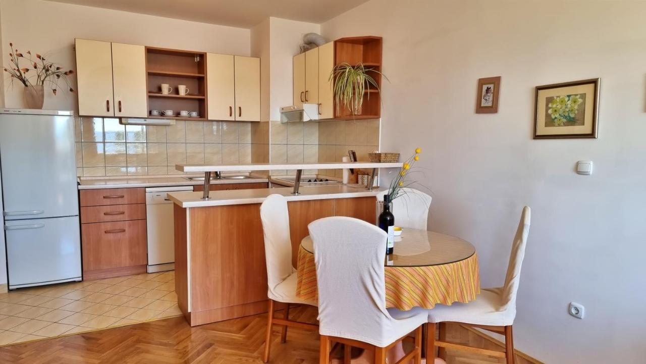 אומיס Apartment Cesarica מראה חיצוני תמונה