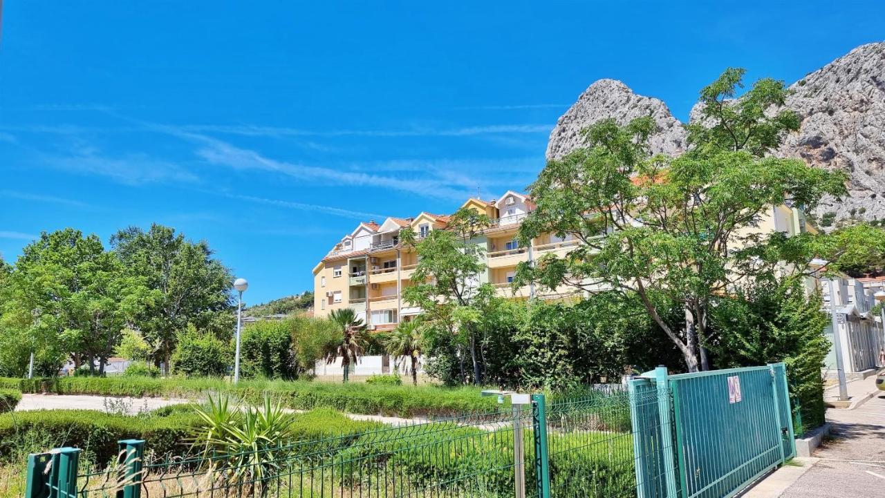 אומיס Apartment Cesarica מראה חיצוני תמונה
